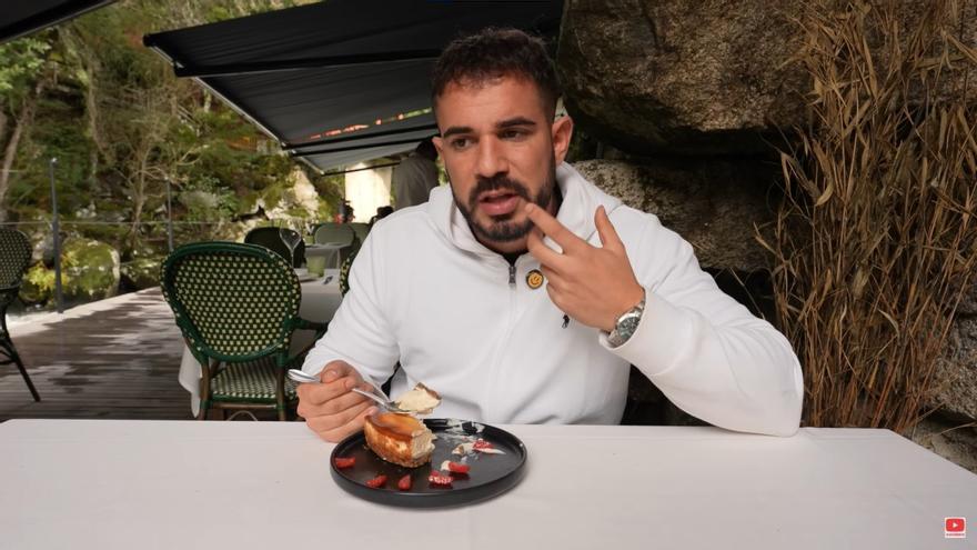 Un popular influencer gastronómico visita &quot;el templo de las tartas de queso&quot; de Galicia: &quot;Han encontrado la perfección&quot;
