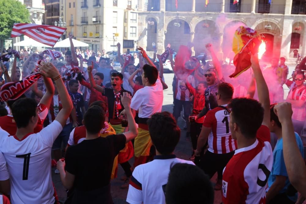 Espectacular ambiente previo al partido de play off Zamora CF - El Haro Deportivo