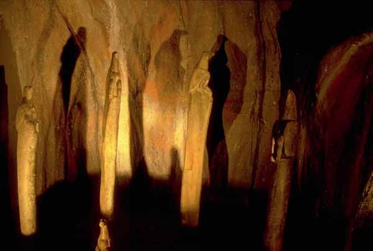 Pájaros tallados en piedra en las ruinas de Gran Zimbabwe.