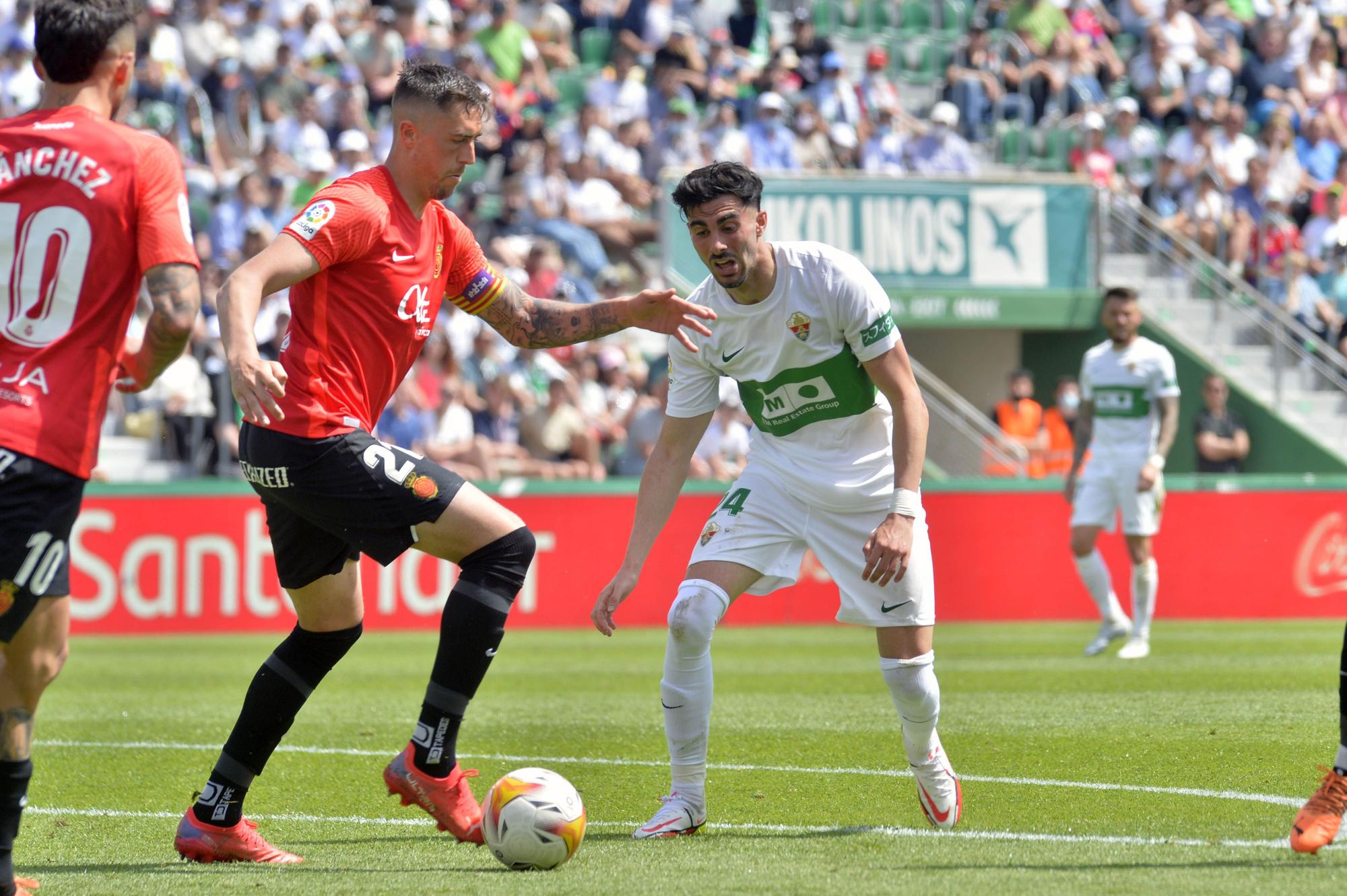 El Elche abraza la permanencia (3-0)