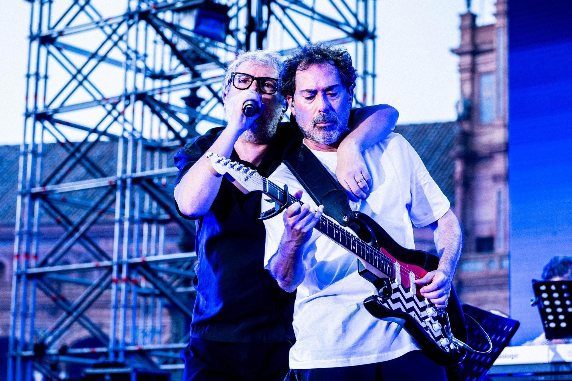 Fotogalería | Love of Lesbian e Iván Ferrerio en Icónica Santalucía Sevilla Fest