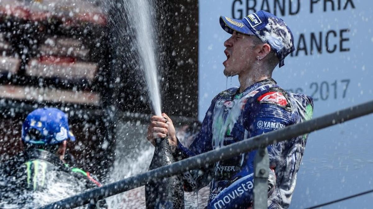 Maverick Viñales (Yamaha) celebra su victoria en Le Mans.