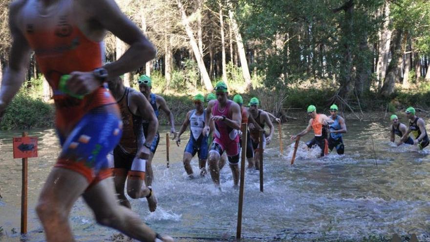 El Pantano del Regajo acoge el sector de natación.