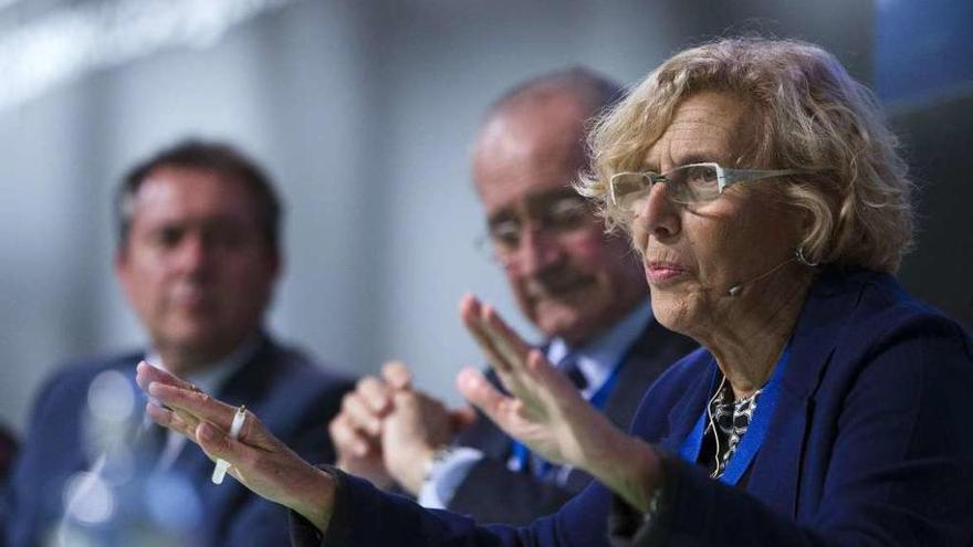 Carmena, ayer, durante su participación en una mesa redonda de &quot;Ciudades con el clima&quot;. // Efe