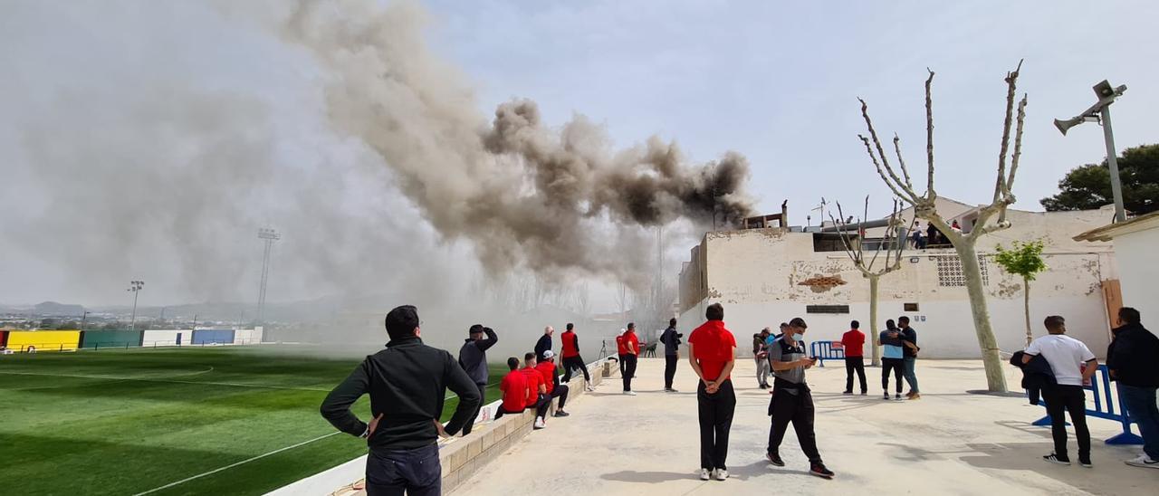 Incendio en el restaurante junto al campo de fútbol