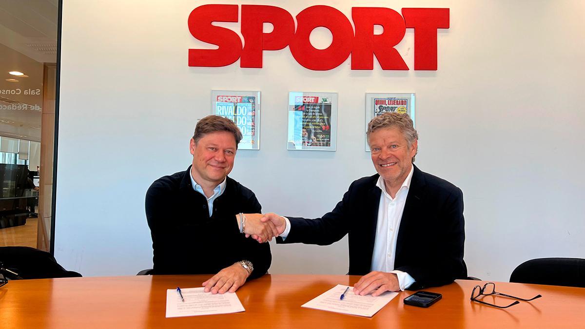 Marc Armengol, director de Unisport Management School, y Joan Vehils, director de SPORT, firmaron el acuerdo de colaboración