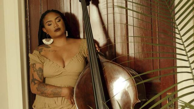Tonina Saputo, con su contrabajo. | EIVISSA JAZZ