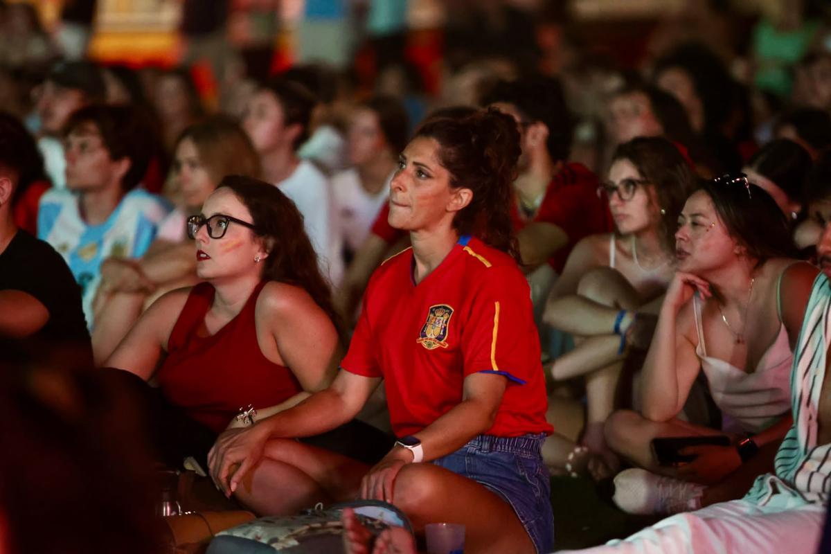 Alicante se vuelca con España: así se vive el partido en la pantalla gigante de la Zona Volvo