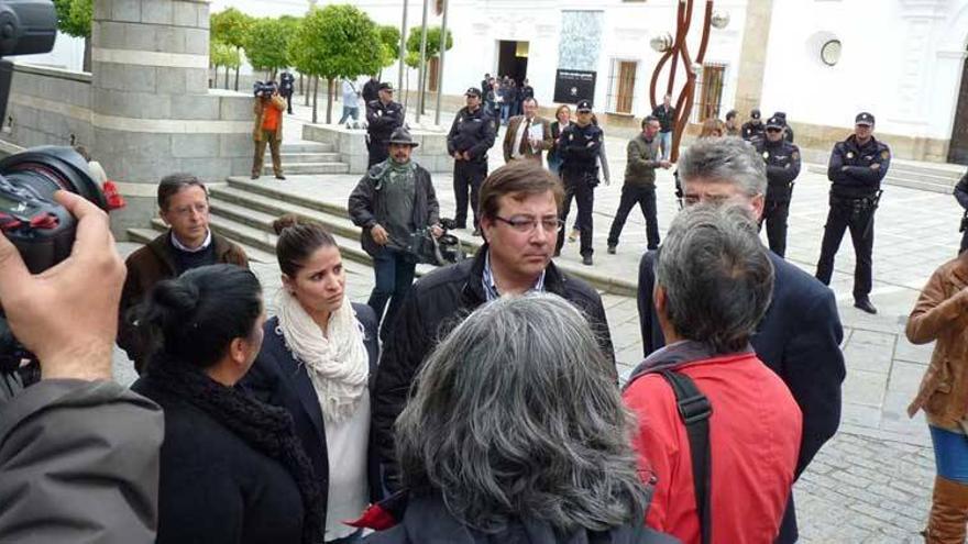 Manzano veta el acceso de siete activistas al Parlamento por recomendación policial