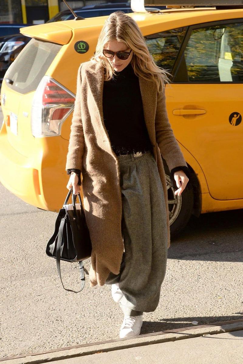 Sienna Miller y su abrigo XXL