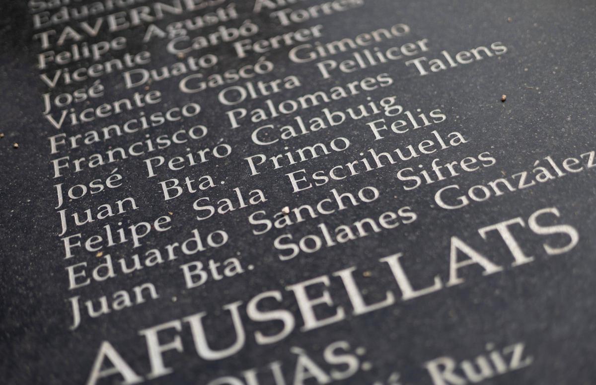 Nombres de represaliados en otra de las múltiples fosas de Paterna.