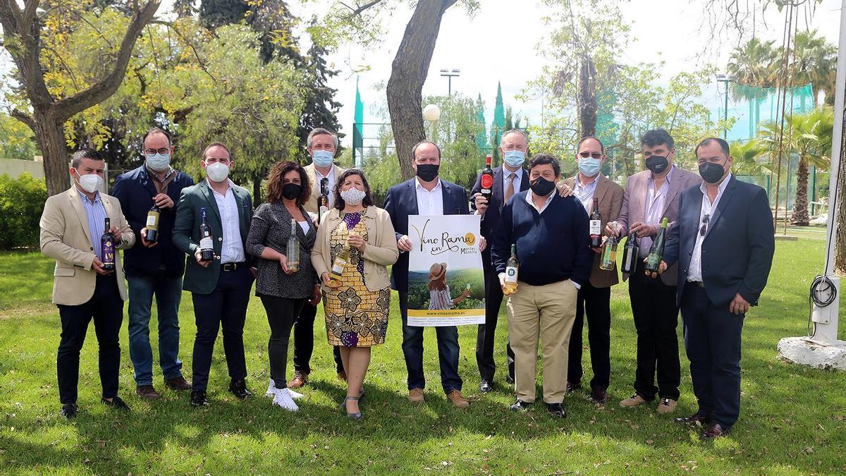 Representantes de las bodegas participantes.