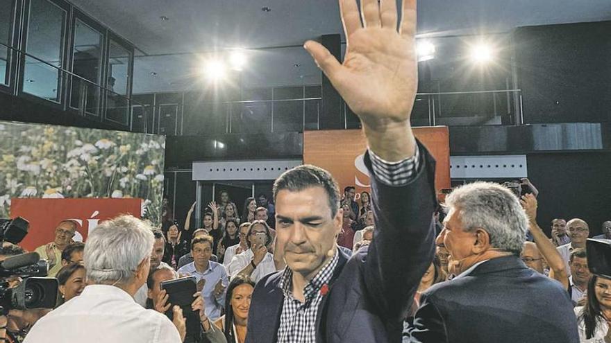 Pedro Sánchez, durante un acto de precampaña en Las Palmas de Gran Canaria. // Efe