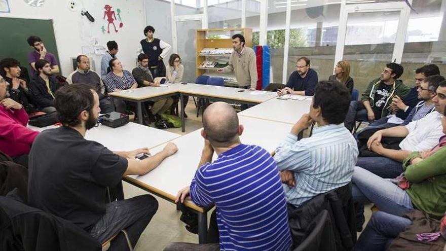 Asamblea del Círculo de Podemos en Santiago tras las elecciones europeas.