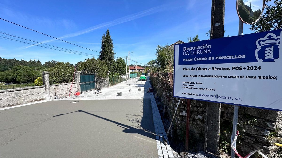 Obras de pavimentación e da senda do lugar de Coira, en Biduído