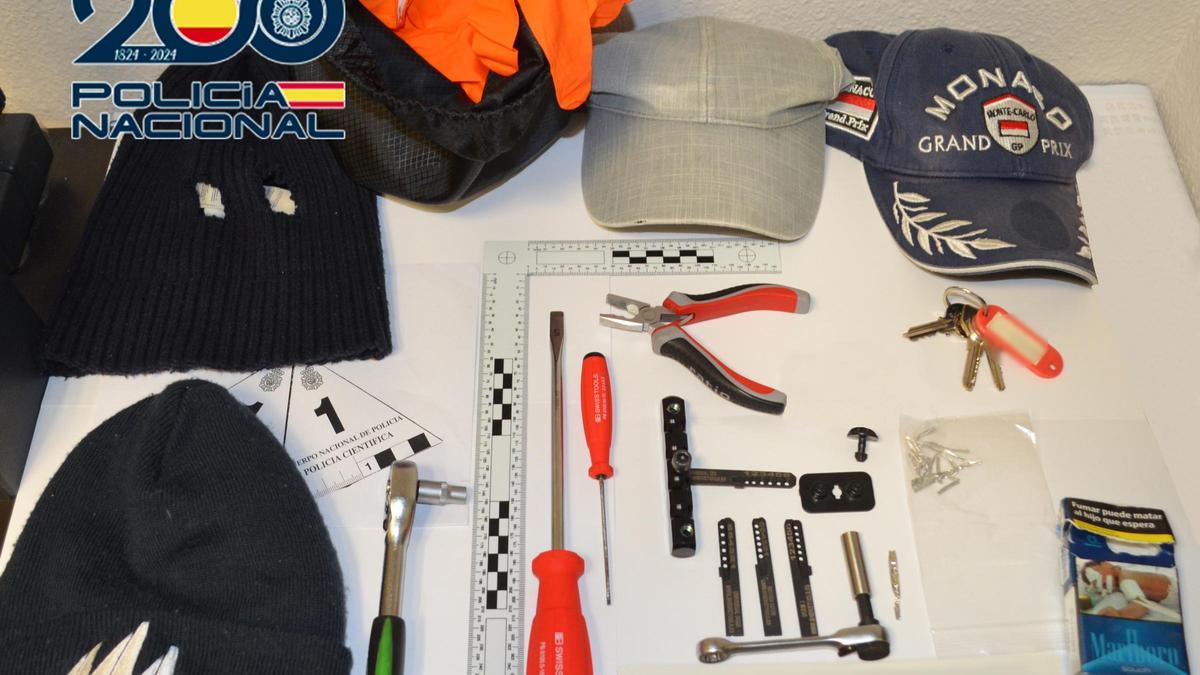 Material intervenido a los tres detenidos acusados de robos en viviendas de Mislata.