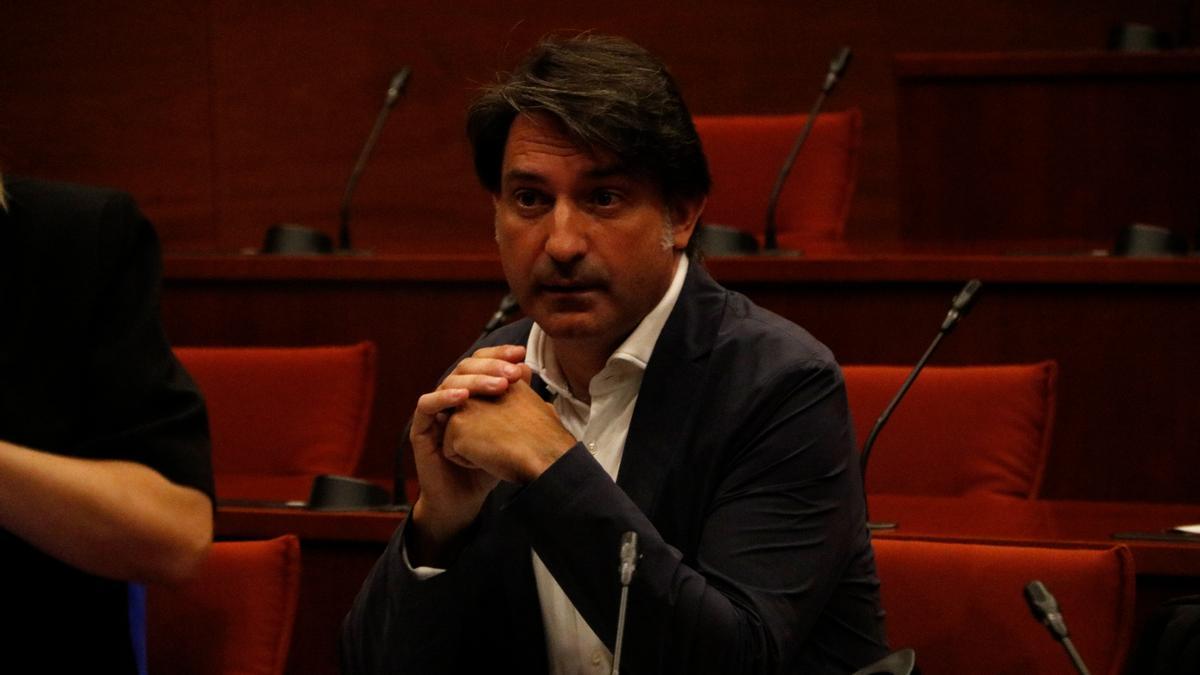 El diputado y vicepresidente de Junts Francesc de Dalmases en la comparecencia en el Parlament