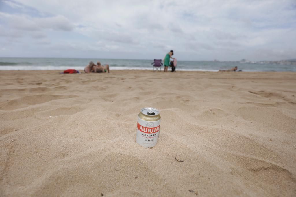 Recogidas 13 toneladas de basura en las playas de Palma la Nit de Sant Joan