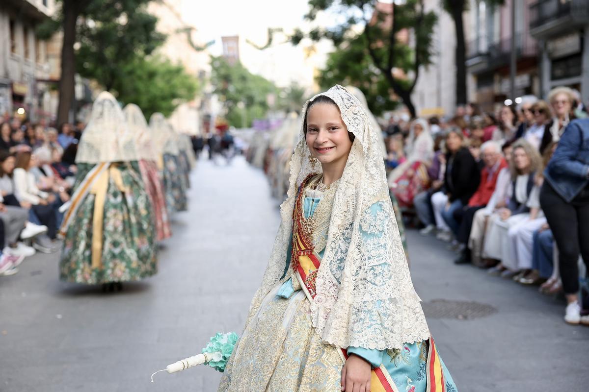 Carmen, Marta y la corte en la procesión de la Virgen de los Desamparados