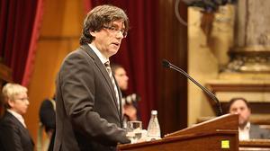 En el discurs del ple de la seva investidura, Carles Puigdemont ha assegurat que el full de ruta segueix inalterable i que el programa que ell presenta és el mateix que al seu dia va presentar el president Mas.