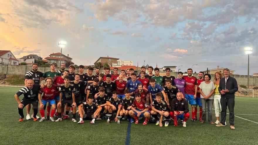 Presentación y homenaje en el campo de Vilaxoán