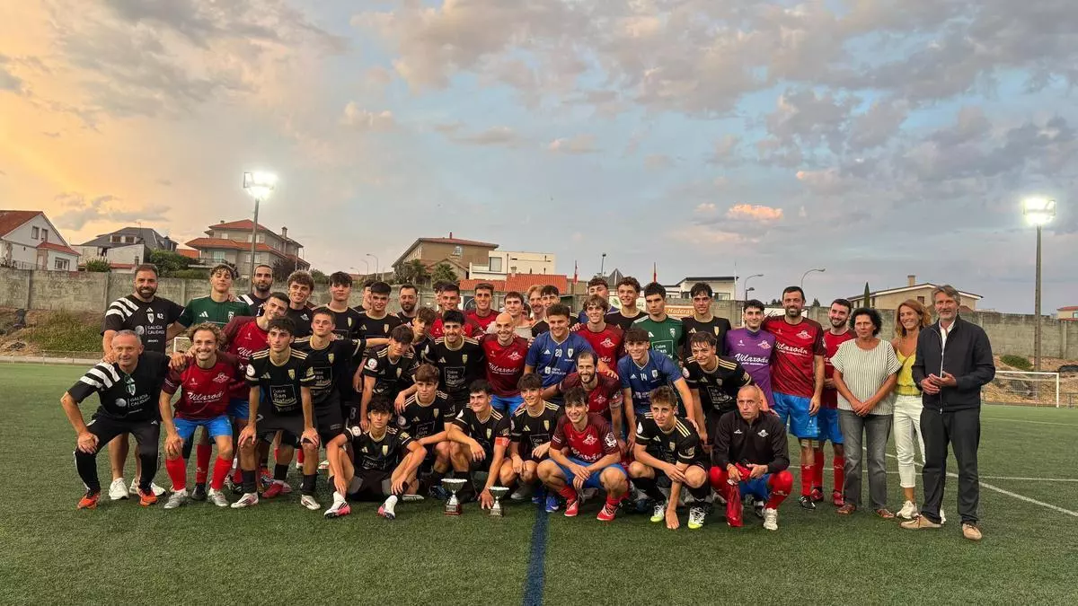 Presentación y homenaje en el campo de Vilaxoán