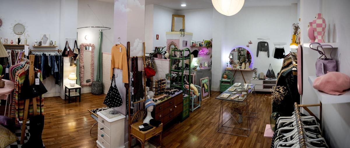 Kashmir, la tienda vintage de Zaragoza que vive por el "amor al arte" a la moda Kashmir, la tienda vintage de Zaragoza que vive por el "amor al arte" a la moda