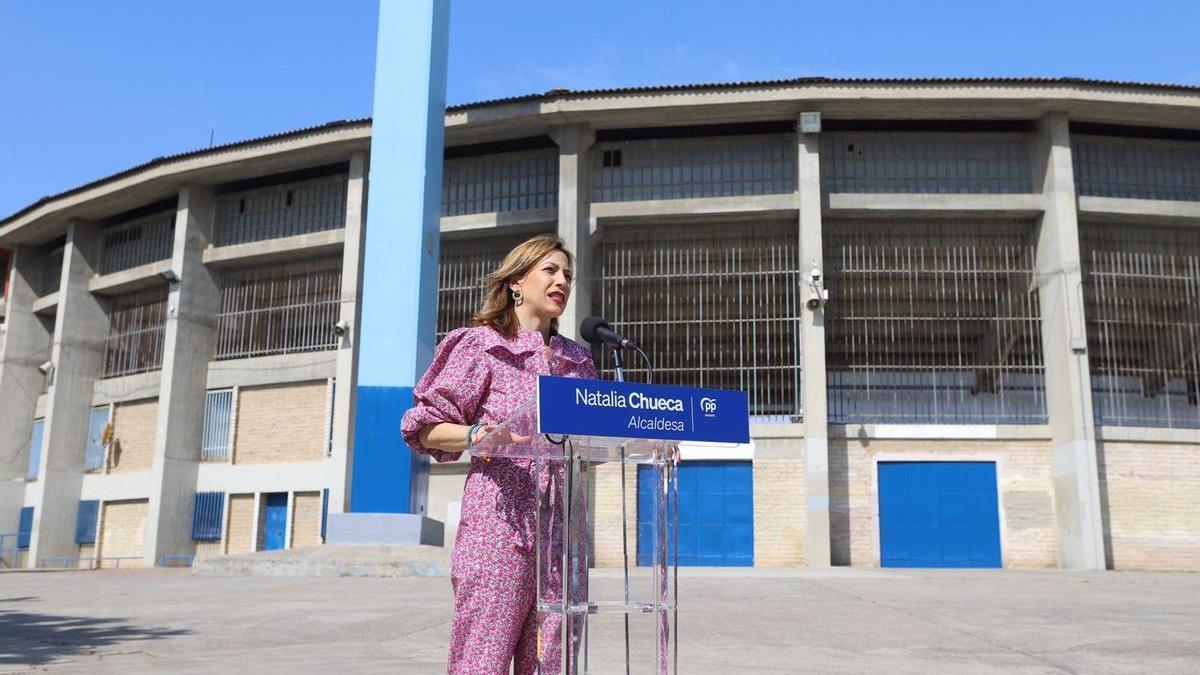 Natalia Chueca, frente a La Romareda.