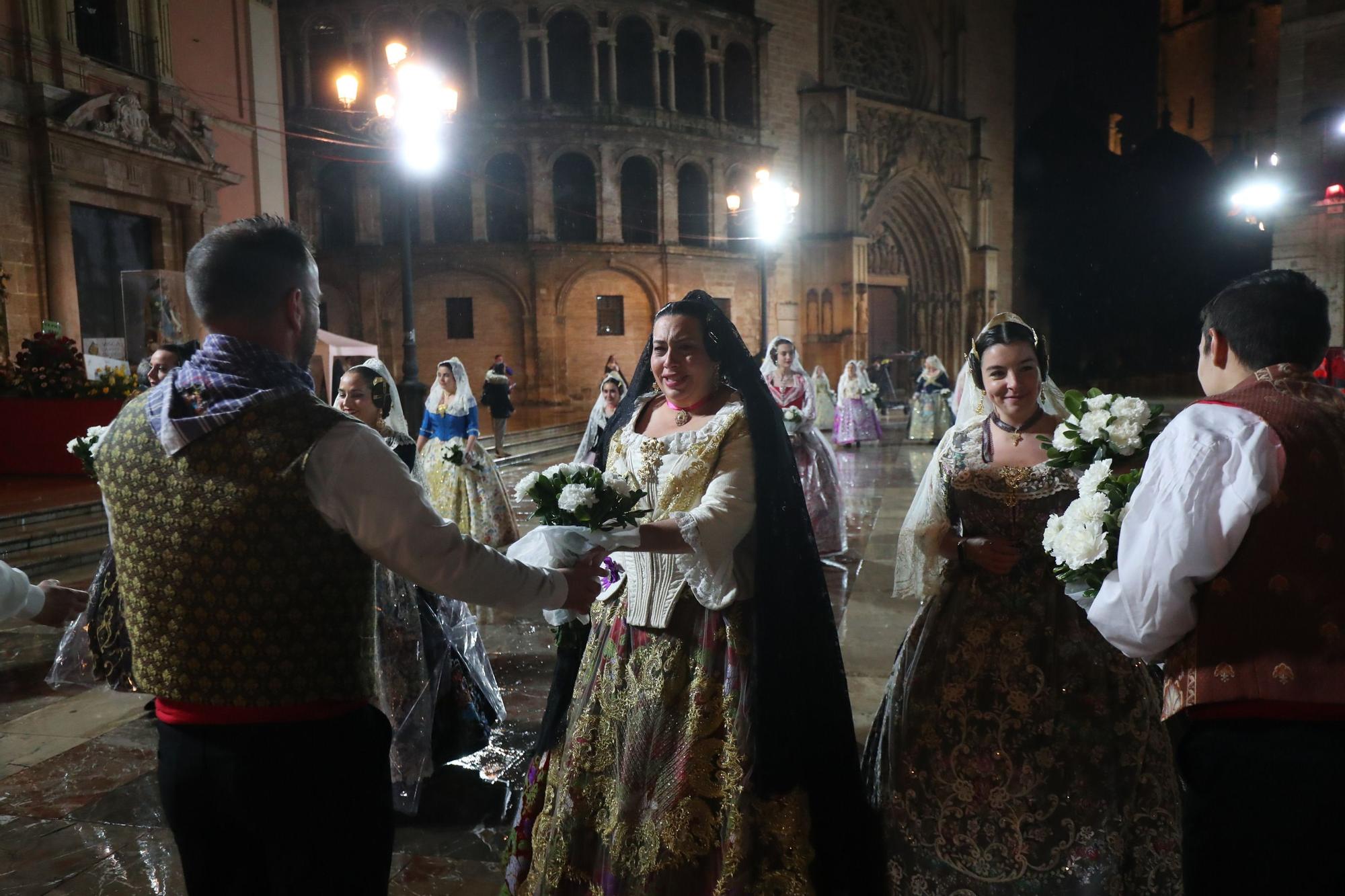 Búscate en el primer día de ofrenda por la calle de la Paz (entre las 19:00 a las 20:00 horas)