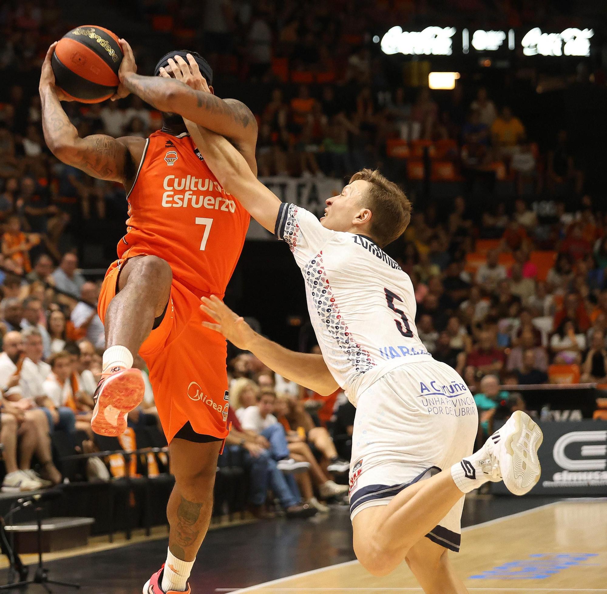 Las imágenes del Valencia Basket vs Monbus Obradoiro