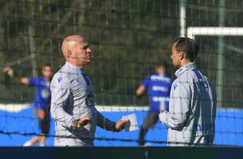 El Dépor se entrena en Abegondo a las órdenes de su nuevo técnico, Luis César Sampedro.  El domingo se enfrenta al Las Palmas, condicionado por numerosas bajan.