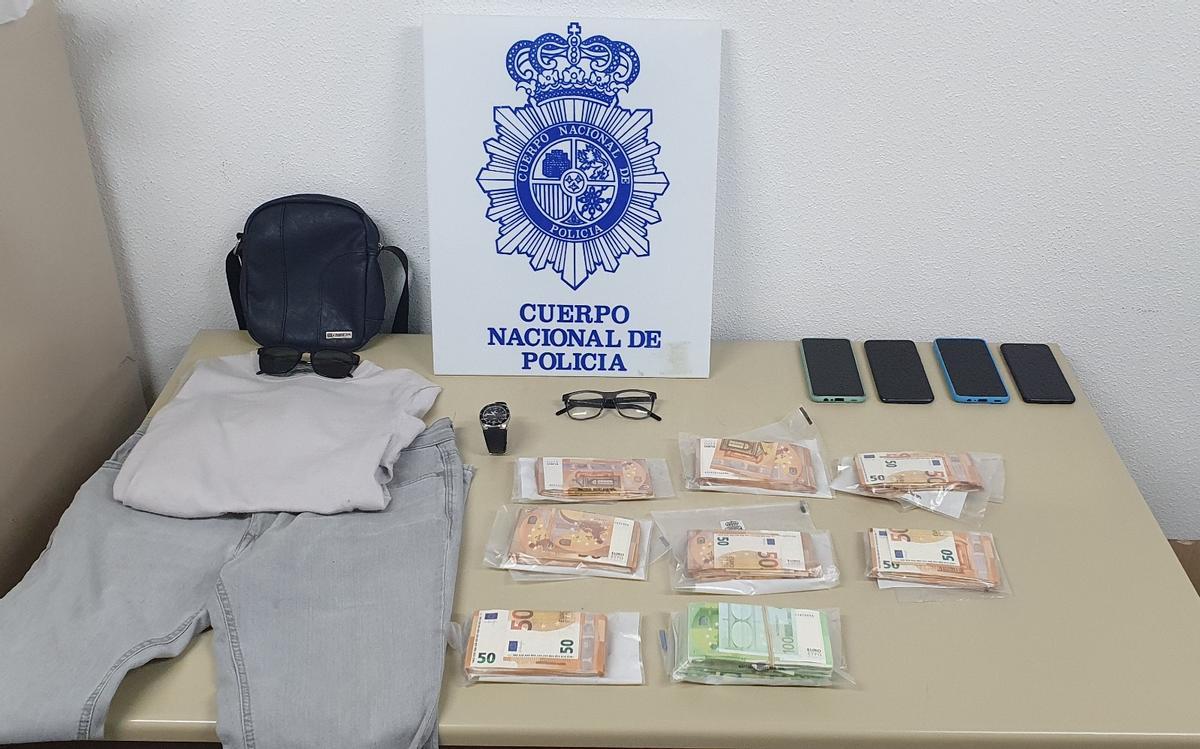 Parte del dinero intervenido por la Policía Nacional