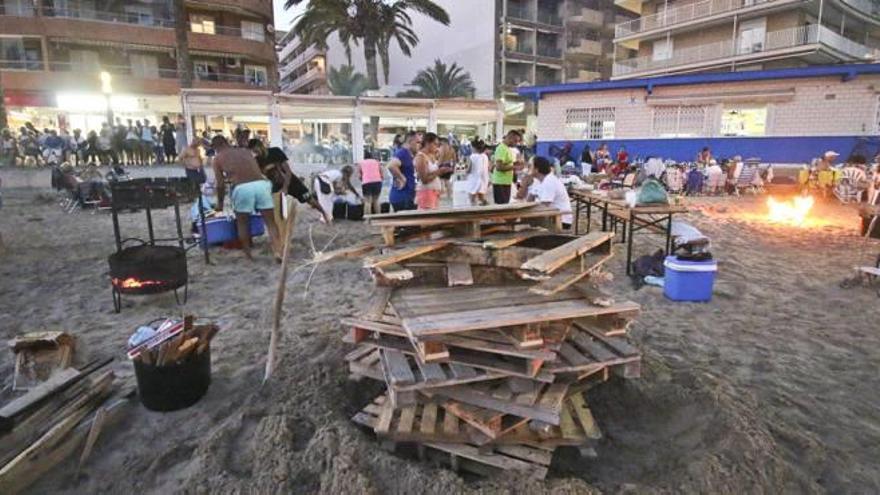 Sueña y Cs critican la falta de alternativas a prohibir hacer hogueras en la playa