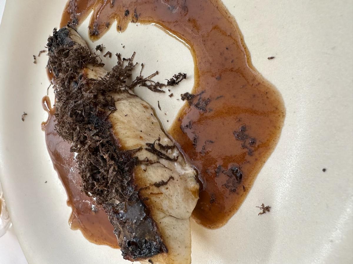 Corvina con demi-glace y trufa negra