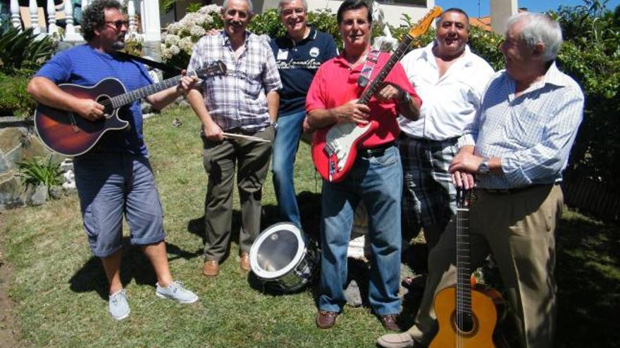 Jorge Serrano, Juancho Vega, Melquíades de los Ríos, Armando Velasco, Emilio Moreno y Valentín Ríos, en Candás.