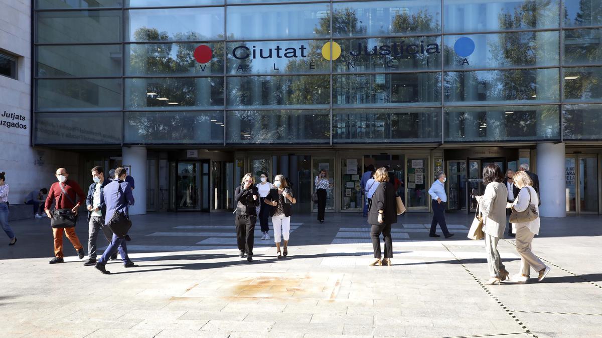 Entrada de la Ciudad de la Justicia en València.