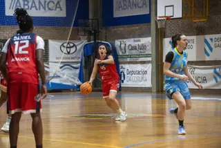Carlota Velasco cierra su etapa como jugadora de Maristas