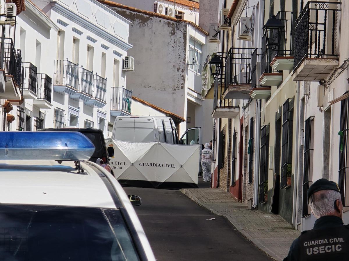 Fotogalería | El despliegue de la UCO en Hornachos, en imágenes