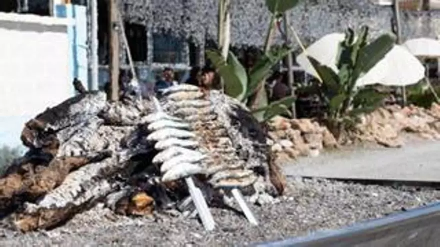 Este es el restaurante de Málaga a pie de playa “ideal para familias”: con comida casera, fritura sin gluten y parque de bolas para niños