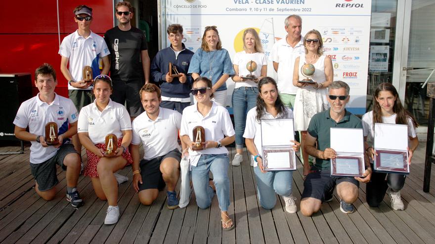 Foto de familia de los premiados.