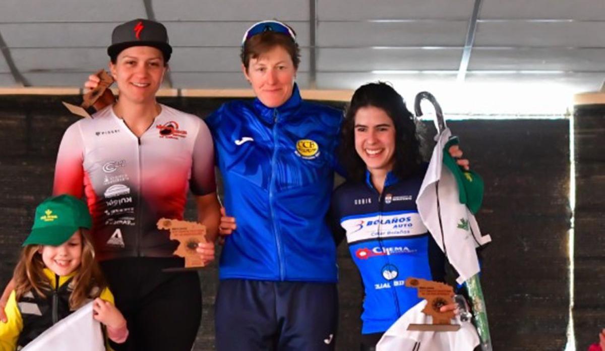 Podio femenino, liderado por Isabel Chamorro,  en Santa Cristina.  | CEDIDA