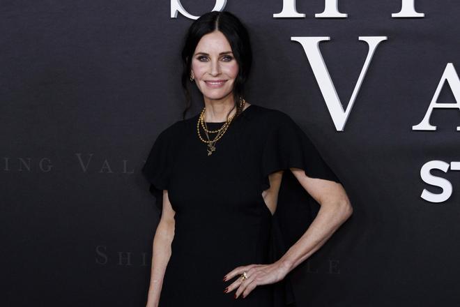 Courteney Cox, de negro en el estreno de 'Shining Vale'