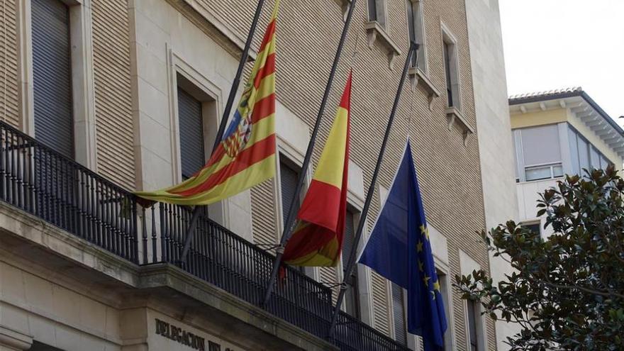 La bandera catalana ondea a media asta en la sede del Gobierno de Aragón