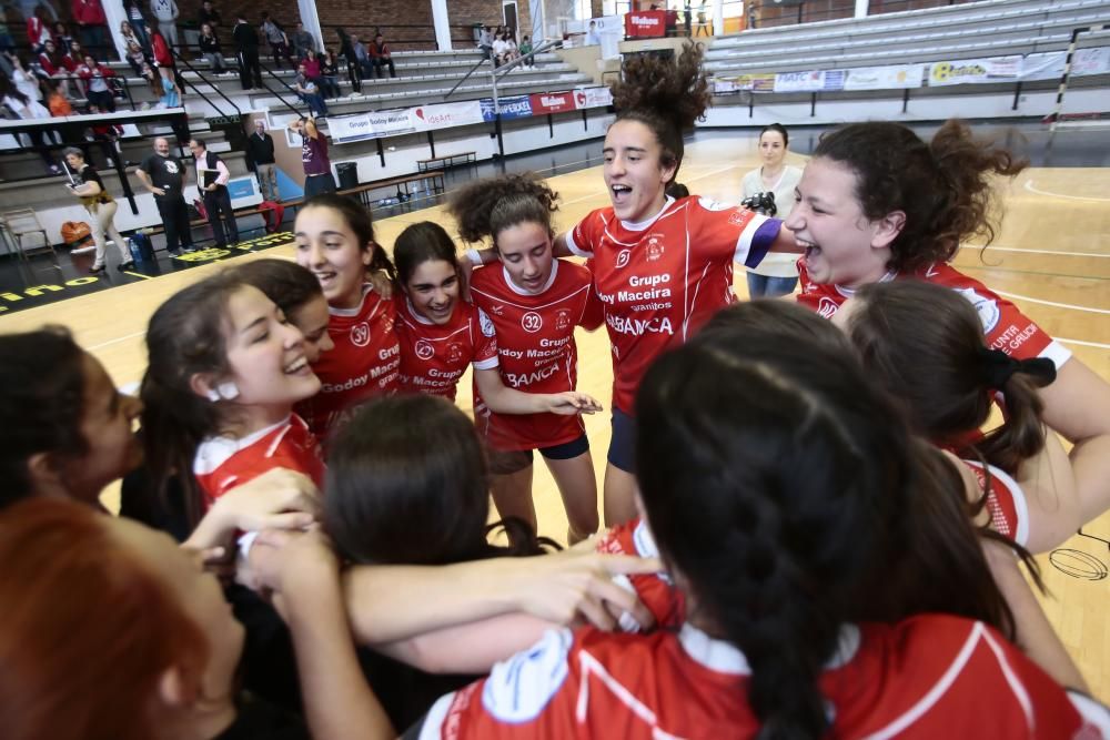 Alegría en las louriñanas, que celebraron el pase a la finalísima por todo lo alto tras eliminar al Gijón.