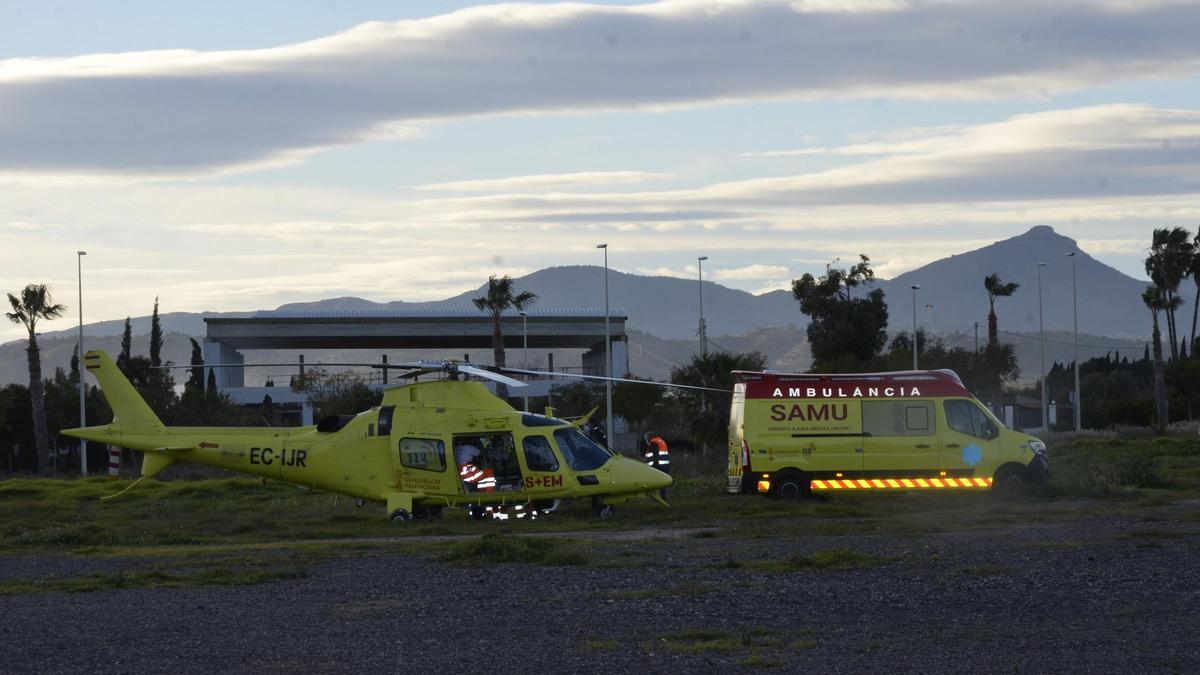 Una unidad del SAMU y un helicóptero medicalizado.
