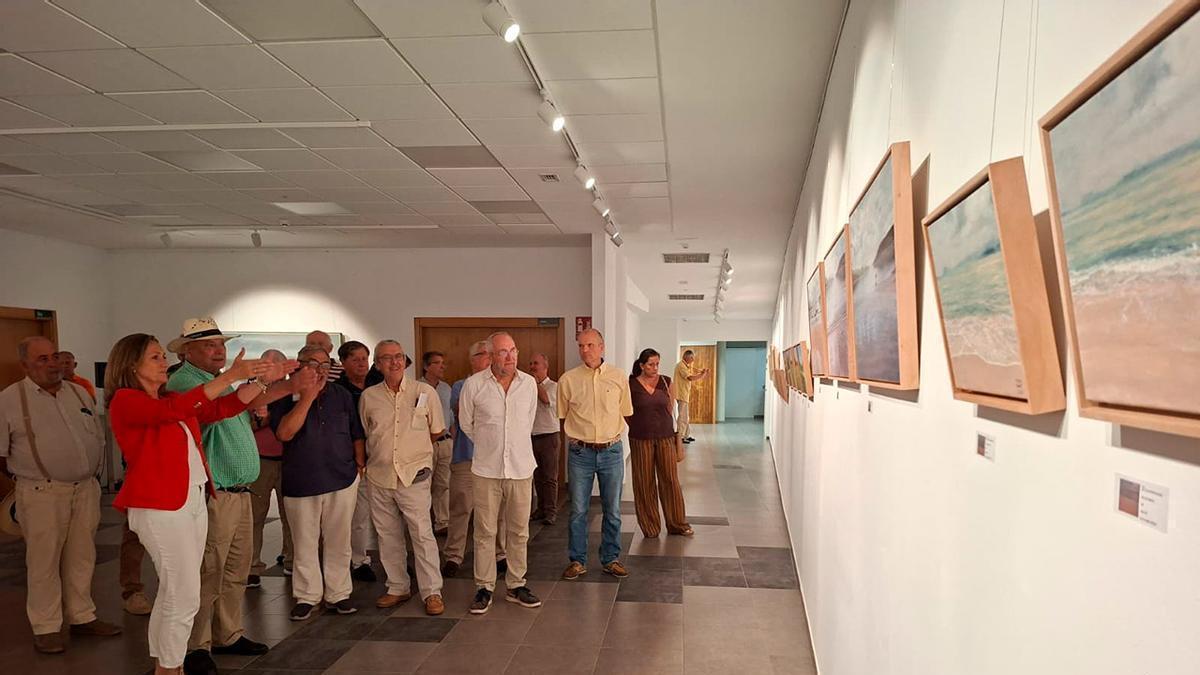 Juan Moreno Badía expone sus paisajes gallegos en la Deputación en Vigo.