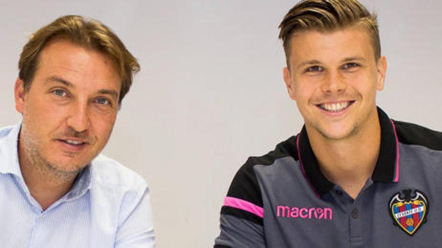 Oficial: Langerak, fichado