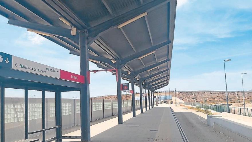 Adif construye el nuevo apeadero de tren de La Hoya y no le pone aseos
