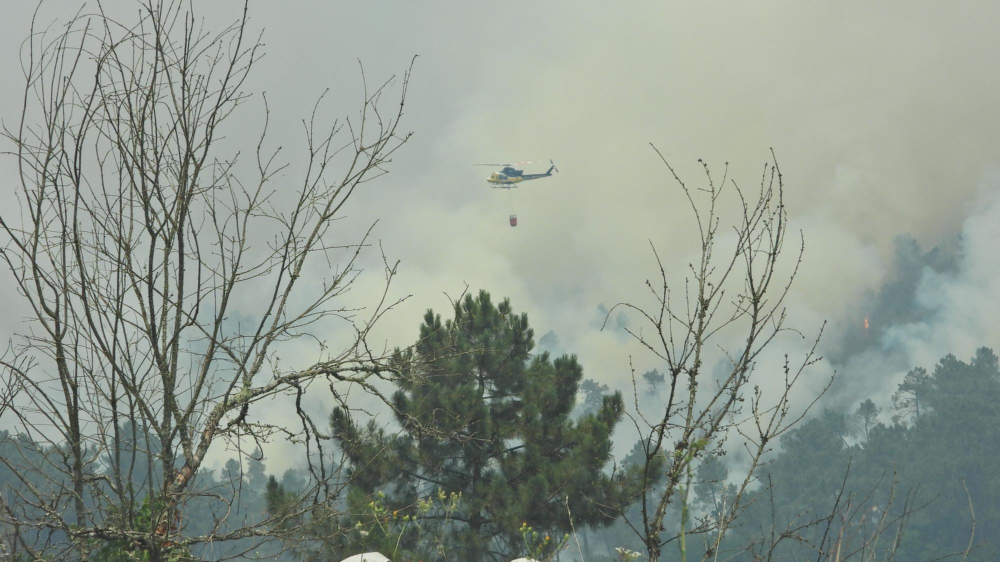 Activos tres incendios en la zona cero de la ola de calor en Galicia