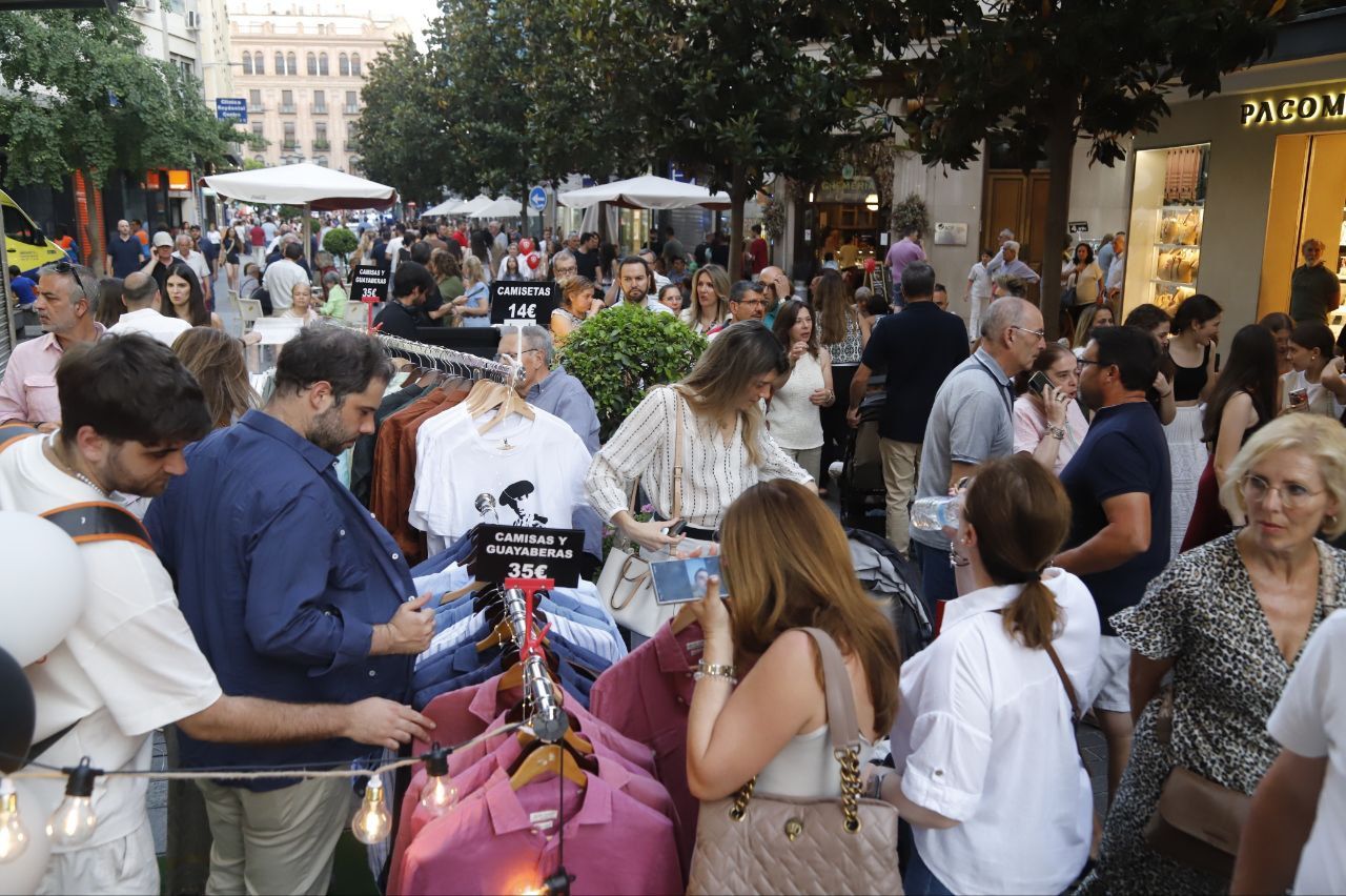 El centro de Córdoba se llena de ambiente en la Shopping Night 2025